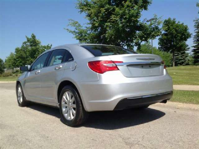 2012 Chrysler 200 Touring 4dr Sedan